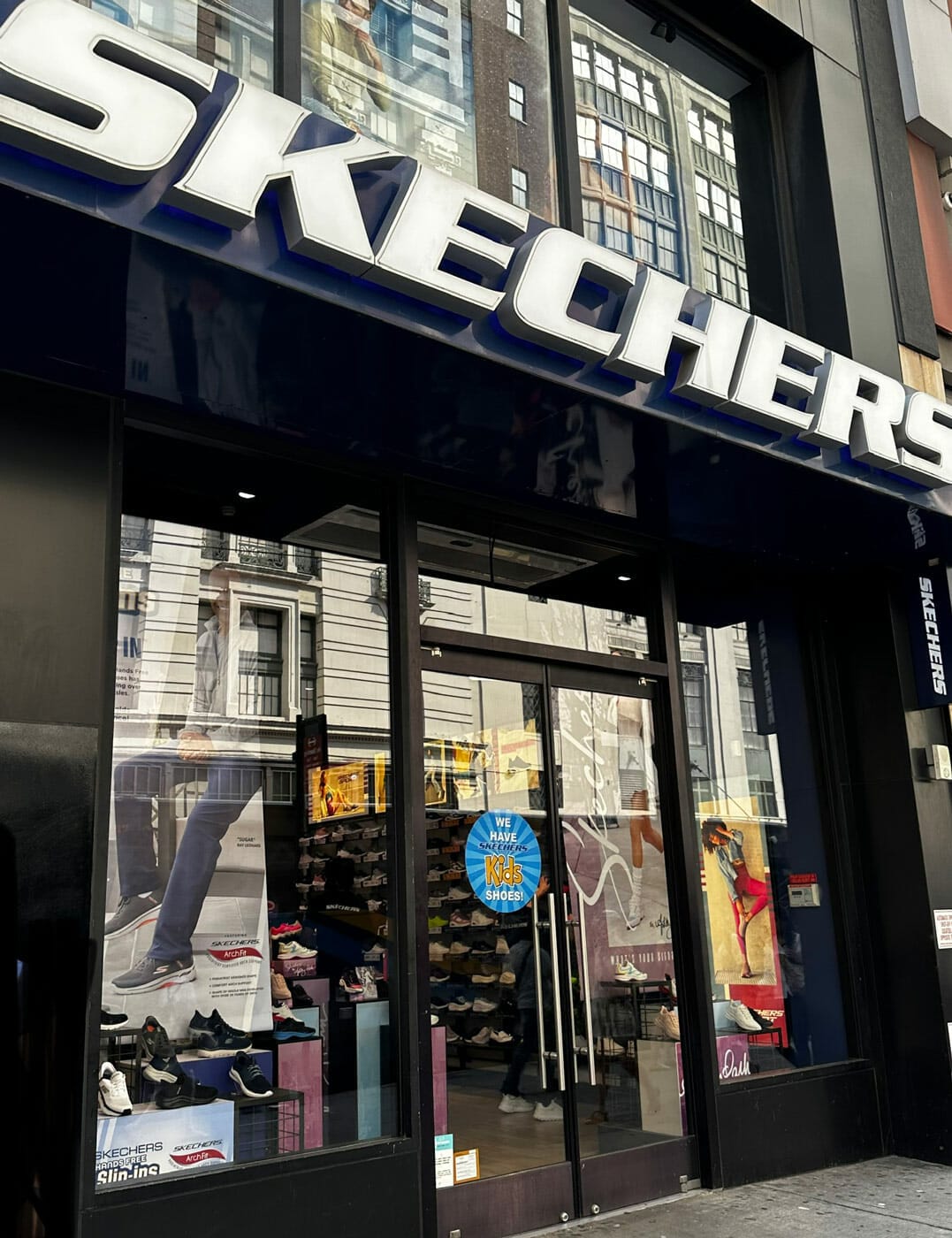 Skechers store times outlet square